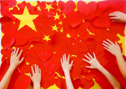 奥柏包装纸托盘厂家祈愿：世界和平 国家昌盛 香港稳定！
