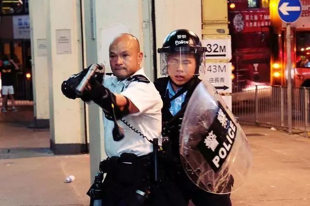 光头刘sir等香港警员受邀参加国庆阅兵！纸托盘厂家不会忘记英雄