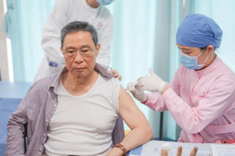 一起“苗苗苗” 钟南山院士喊你尽快打疫苗 纸托盘奥柏包装:你打了吗?