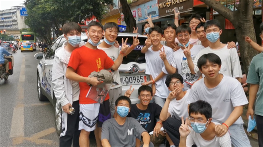 交警“靓号”护航高考 “211”“985”来了! 纸托盘奥柏包装祝学子金榜题名