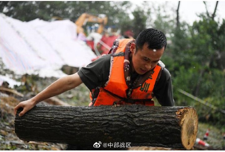 解放军来了! 风雨有我在,请人民放心 纸托盘奥柏包装:多么暖心的一句话!