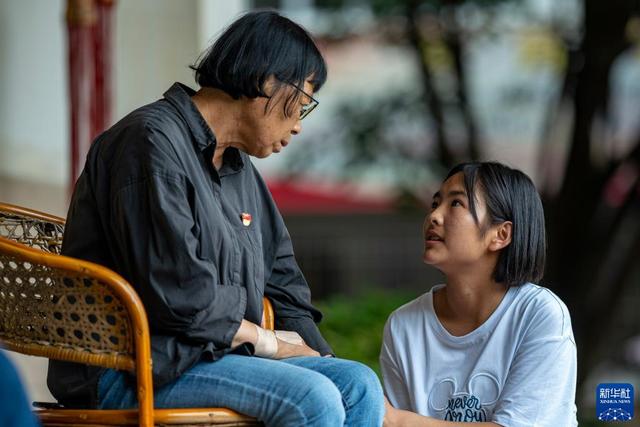 张桂梅对新生说:到女高来了,啥也不怕! 纸托盘奥柏包装:又感动哭了