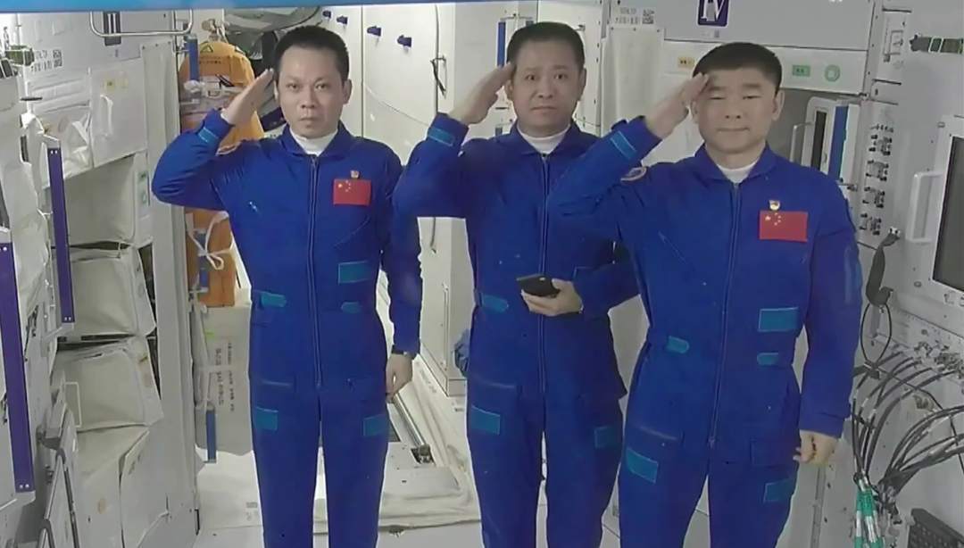 明天,神舟十二号飞船返回地球! 纸托盘奥柏包装期待英雄归来!